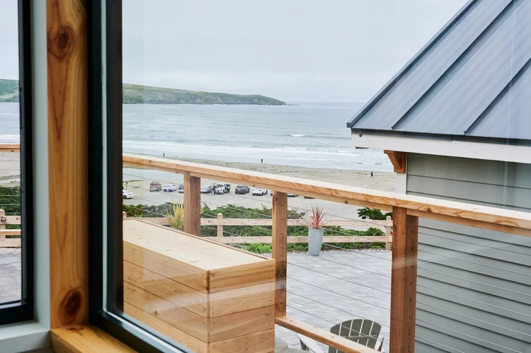 Views from the Osprey cottage, showcasing ブライトリビエラ. A scenic 180 viewing.